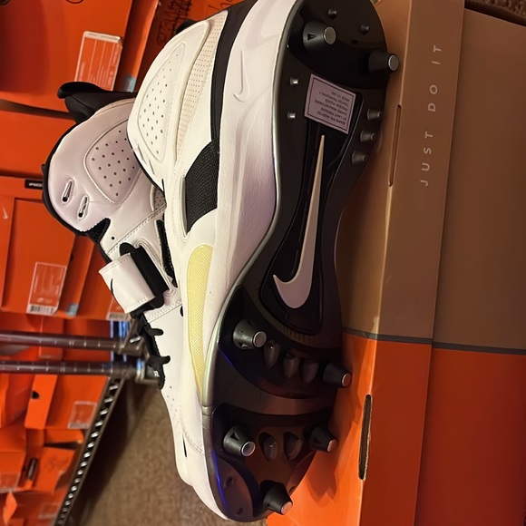 Nike air zoom boss d football cleats white / black 310954 101 88472647114214 15w